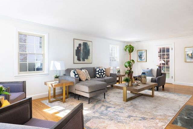 61 Woodlawn Dr, Newton, MA 02467