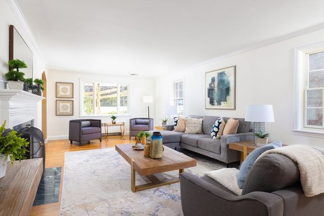 61 Woodlawn Dr, Newton, MA 02467