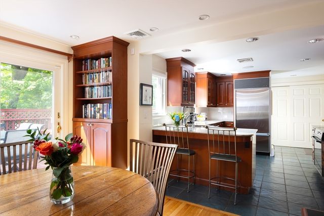 61 Woodlawn Dr, Newton, MA 02467