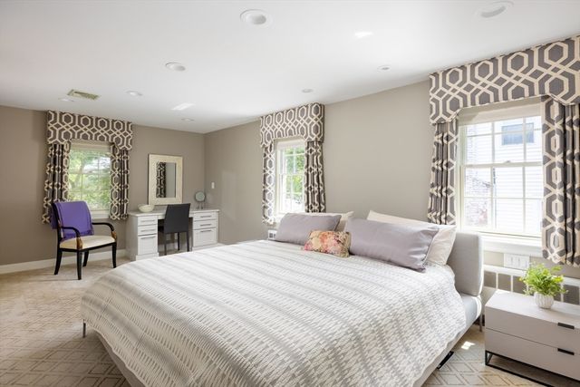 61 Woodlawn Dr, Newton, MA 02467