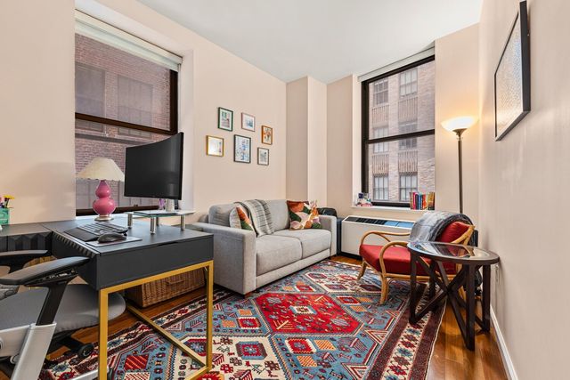 1 Wall Street Ct Apt 509, New York City, NY 10005
