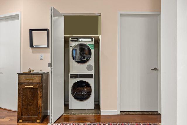 1 Wall Street Ct Apt 509, New York City, NY 10005