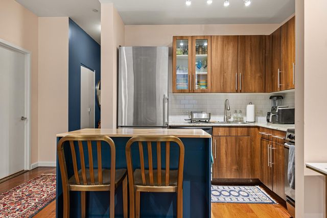 1 Wall Street Ct Apt 509, New York City, NY 10005