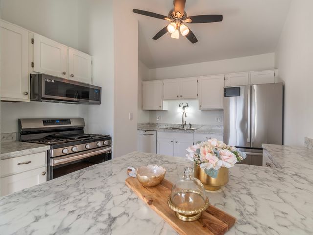 1379 Court Marguerite, Hanover Park, IL 60133