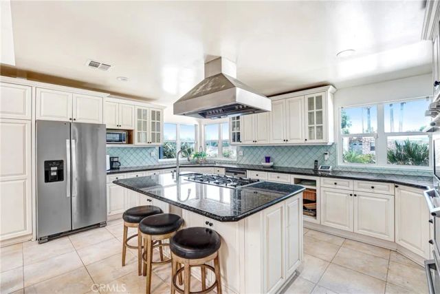 22450 Collins, Woodland Hills, CA 91367