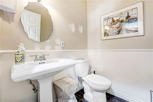 22450 Collins, Woodland Hills, CA 91367