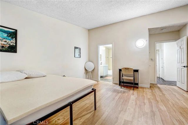 22450 Collins, Woodland Hills, CA 91367