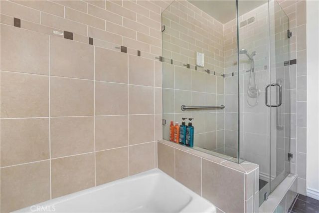 22450 Collins, Woodland Hills, CA 91367