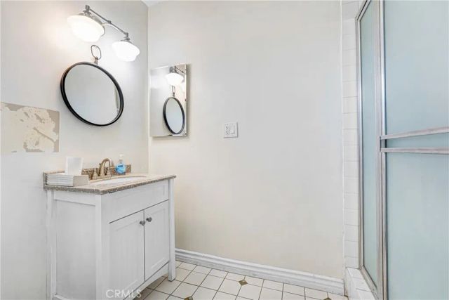 22450 Collins, Woodland Hills, CA 91367