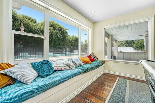 22450 Collins, Woodland Hills, CA 91367