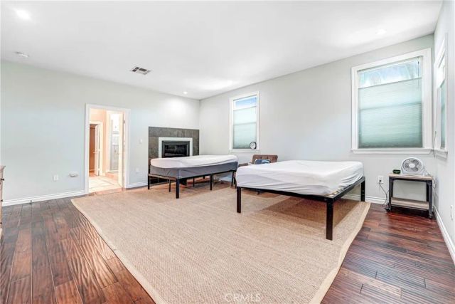22450 Collins, Woodland Hills, CA 91367