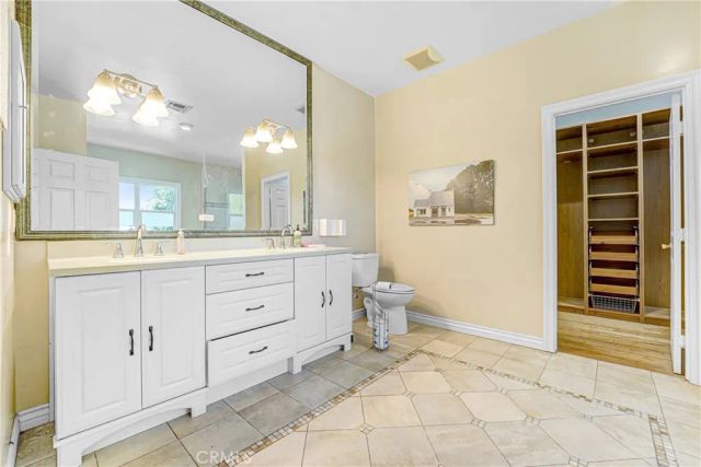 22450 Collins, Woodland Hills, CA 91367