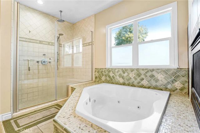22450 Collins, Woodland Hills, CA 91367