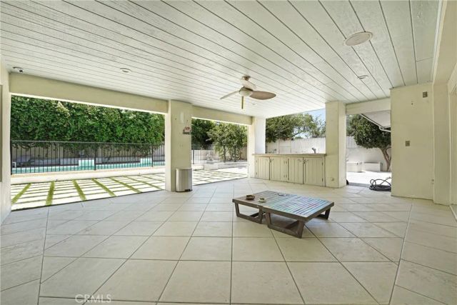 22450 Collins, Woodland Hills, CA 91367