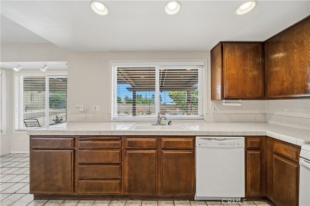 447 S 3rd Avenue, La Puente, CA 91746