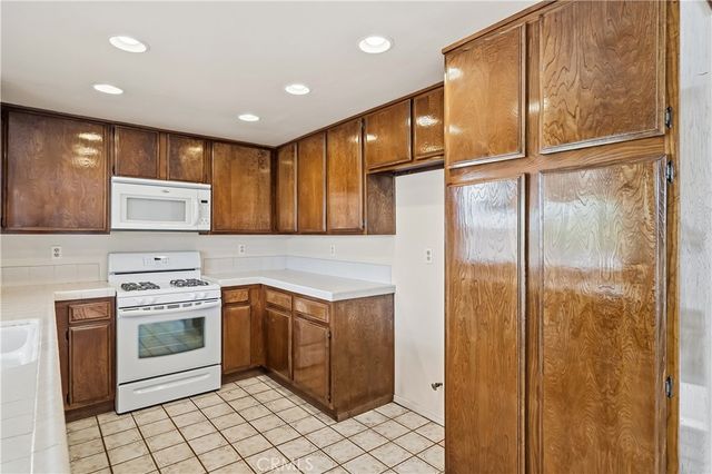 447 S 3rd Avenue, La Puente, CA 91746