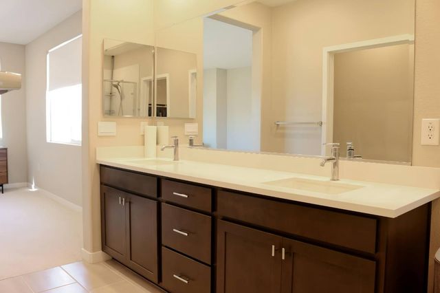 8277 Mincey Way, Elk Grove, CA 95757