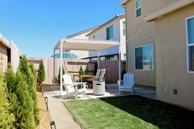 8277 Mincey Way, Elk Grove, CA 95757