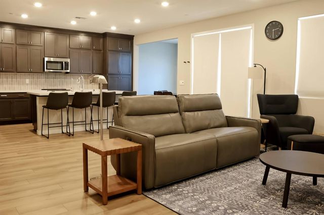 8277 Mincey Way, Elk Grove, CA 95757