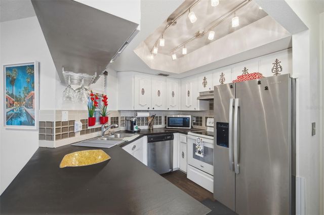 2314 S CLEWIS COURT 204, Tampa, FL 33629