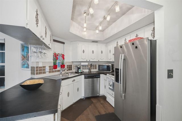 2314 S CLEWIS COURT 204, Tampa, FL 33629