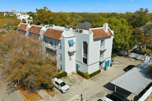 2314 S CLEWIS COURT 204, Tampa, FL 33629