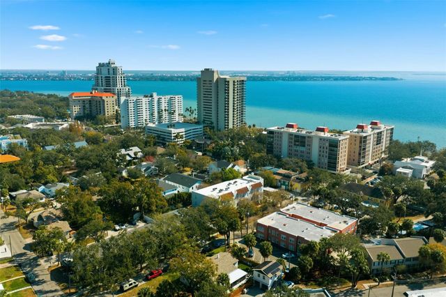 2314 S CLEWIS COURT 204, Tampa, FL 33629