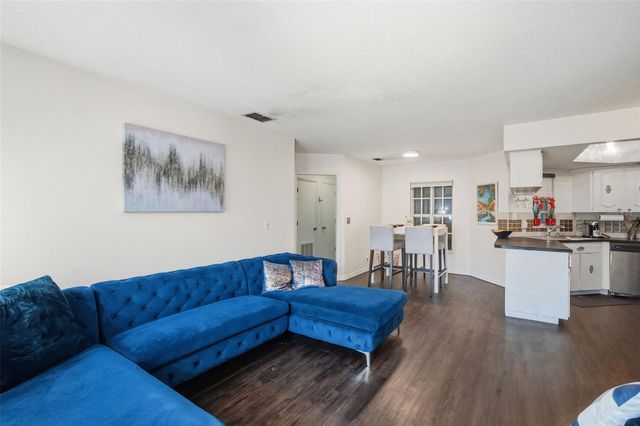 2314 S CLEWIS COURT 204, Tampa, FL 33629