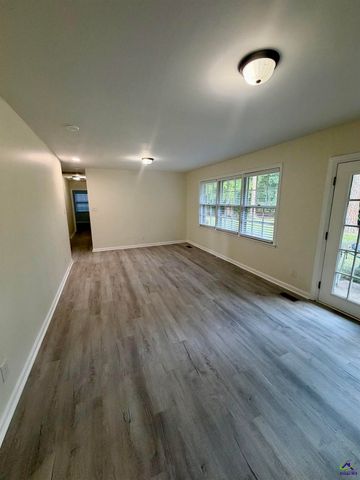 1100 Pine Needle Drive, Perry, GA 31069