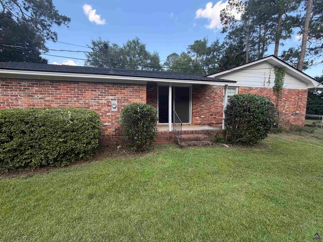 1100 Pine Needle Drive, Perry, GA 31069