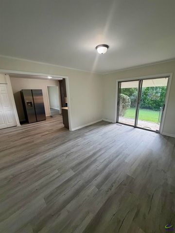 1100 Pine Needle Drive, Perry, GA 31069