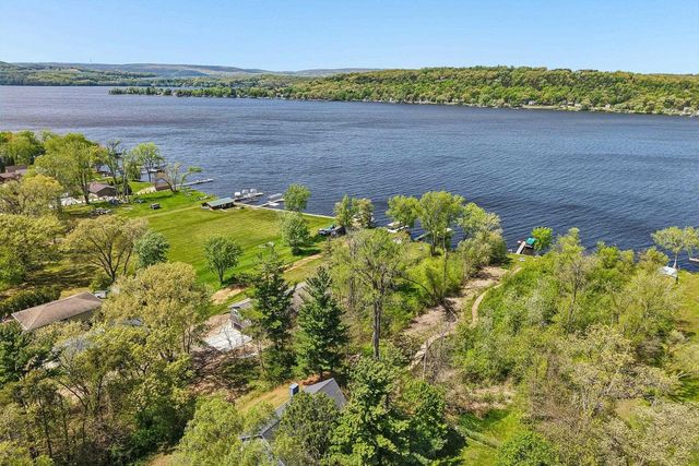 W10582 County Road V, Poynette, WI 53955