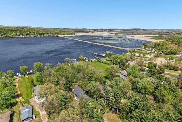 W10582 County Road V, Poynette, WI 53955