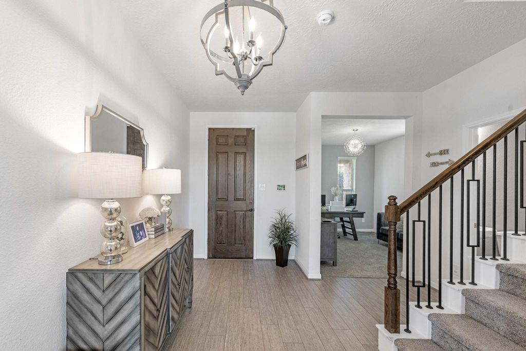 Image 5 of property listing at 5126 Avondale Rise Street, Katy, TX 77493