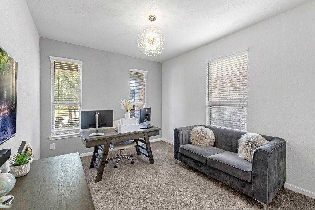 Image 6 of property listing at 5126 Avondale Rise Street, Katy, TX 77493