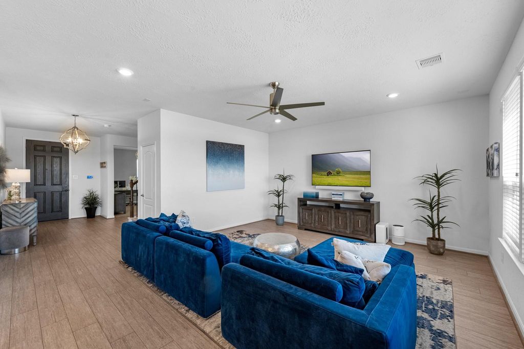 Image 8 of property listing at 5126 Avondale Rise Street, Katy, TX 77493