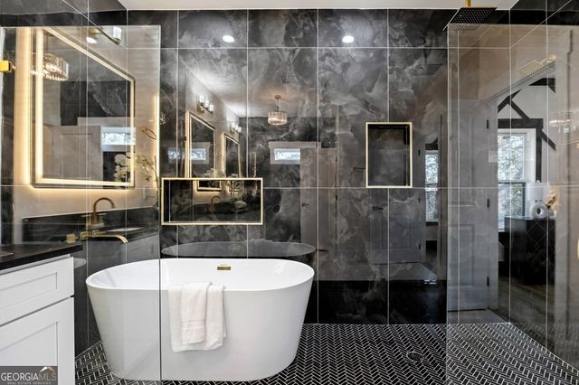 1755 SNAPFINGER Road, Decatur, GA 30032