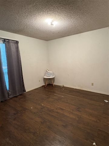 702 Granada Drive, Duncanville, TX 75116