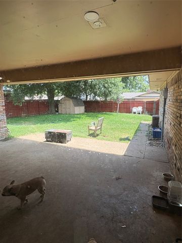 702 Granada Drive, Duncanville, TX 75116