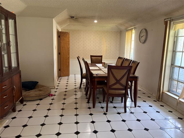 702 Granada Drive, Duncanville, TX 75116