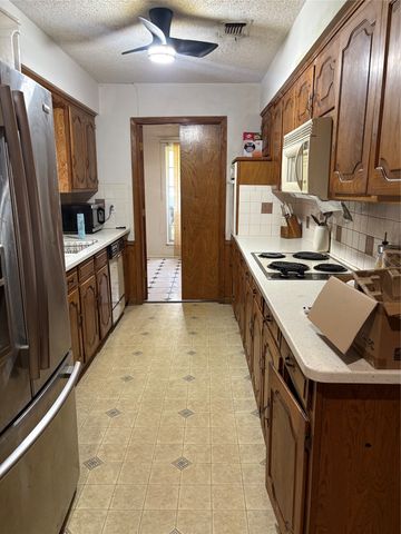 702 Granada Drive, Duncanville, TX 75116
