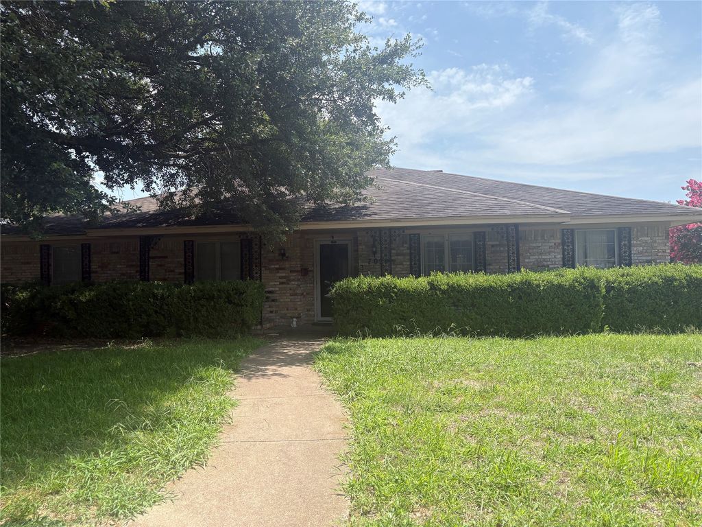 702 Granada Drive, Duncanville, TX 75116