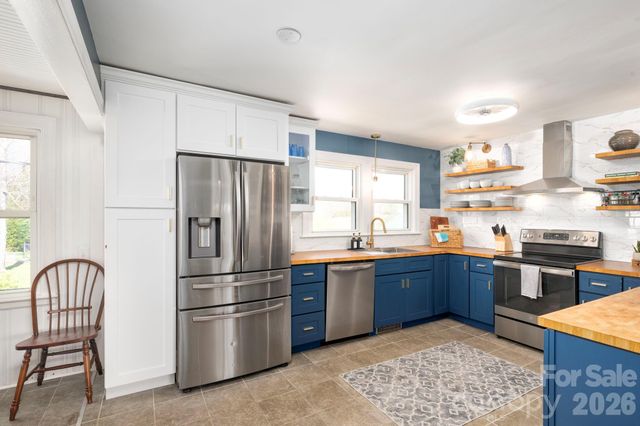 298 Erwin Hills Road, Asheville, NC 28806