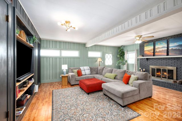 298 Erwin Hills Road, Asheville, NC 28806