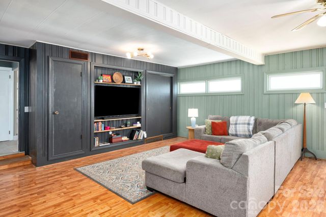 298 Erwin Hills Road, Asheville, NC 28806