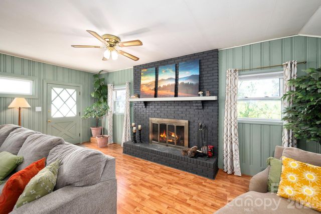 298 Erwin Hills Road, Asheville, NC 28806
