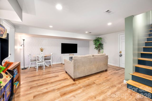 298 Erwin Hills Road, Asheville, NC 28806