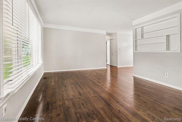 35977 Dover Street, Livonia, MI 48150