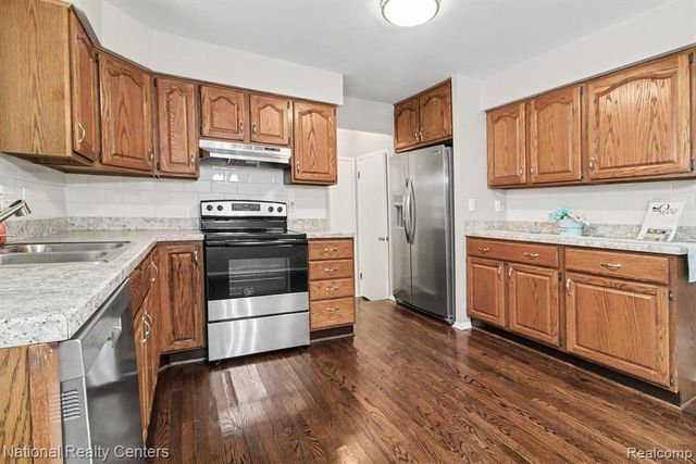 35977 Dover Street, Livonia, MI 48150