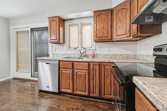 35977 Dover Street, Livonia, MI 48150